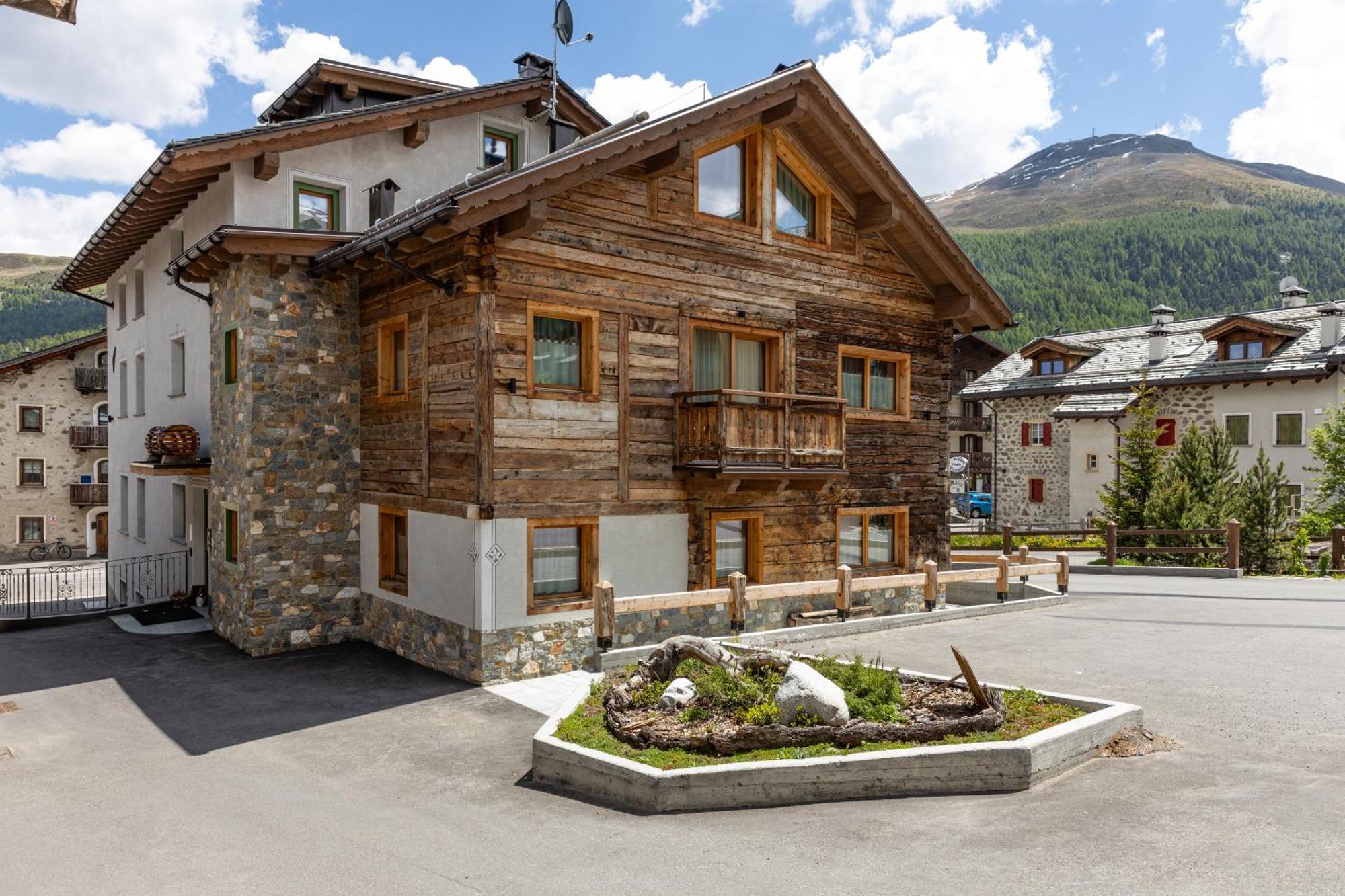 Snow Mountain Planet Suite House Livigno Exterior photo